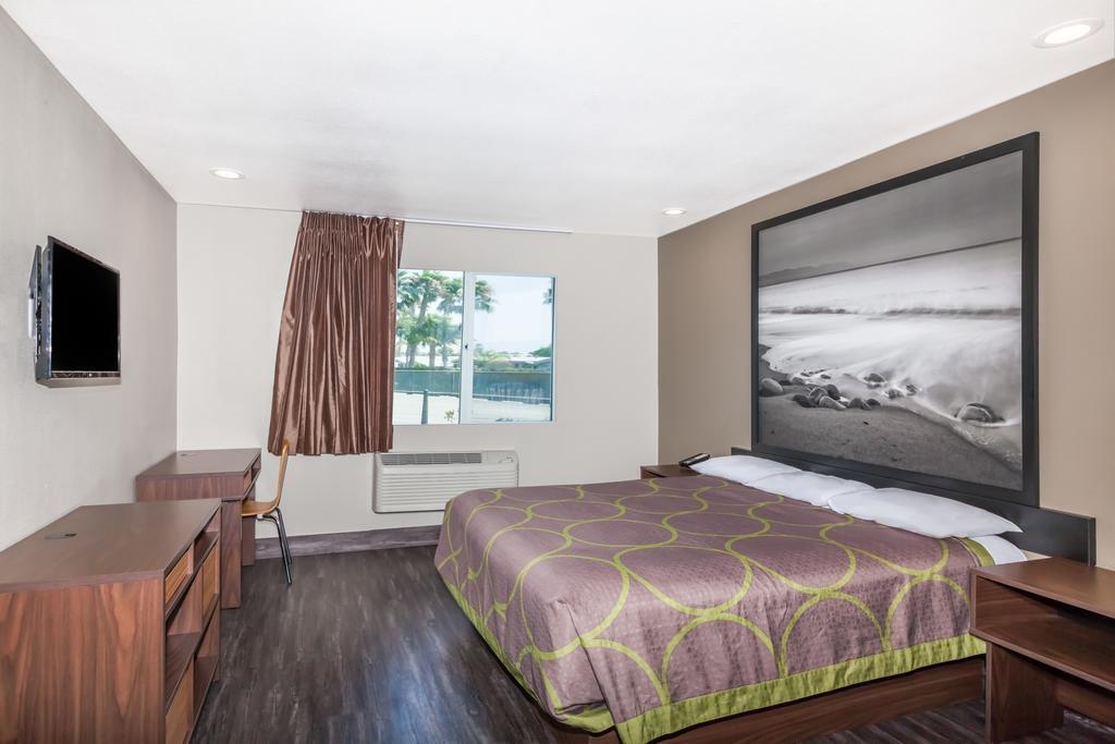 Super 8 By Wyndham San Diego/Imperial Beach Exterior photo